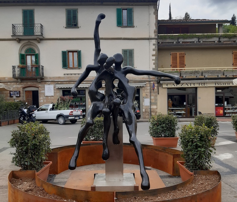Le sculture monumentali di Sauro Cavallini invadono il Chianti fiorentino